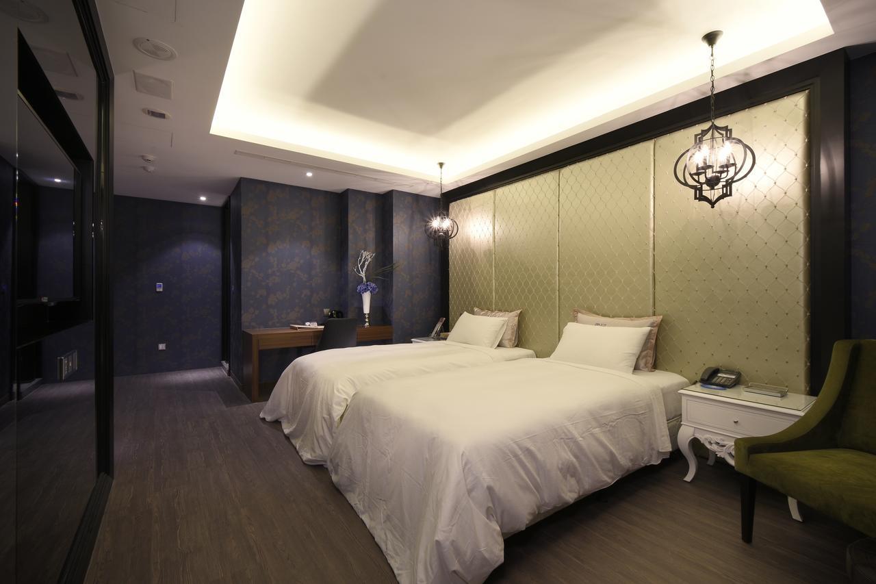 U-Her Hotel Тайджун Екстериор снимка