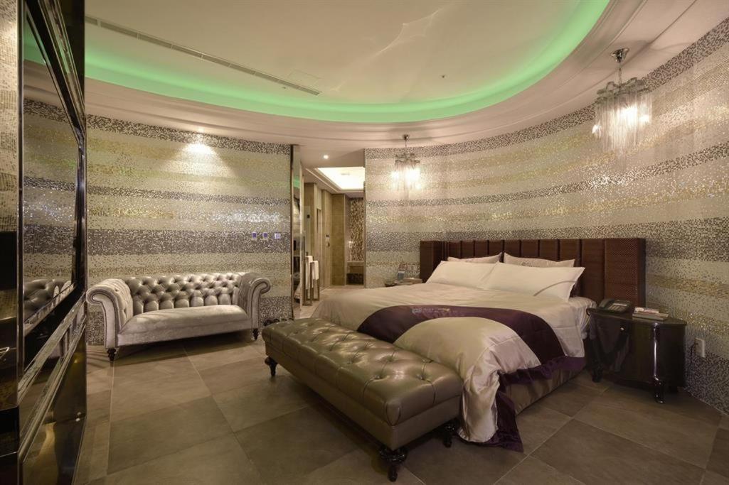 U-Her Hotel Тайджун Екстериор снимка